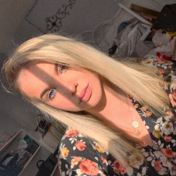 Meet your Posher, Hailey - Picture 1 of 1